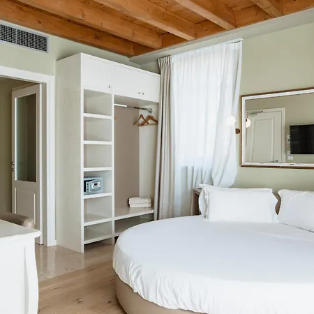 Le Greghe Konukevi Lazise